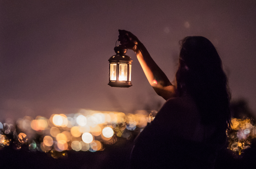 Marche lumineuse en soutien au deuil périnatal